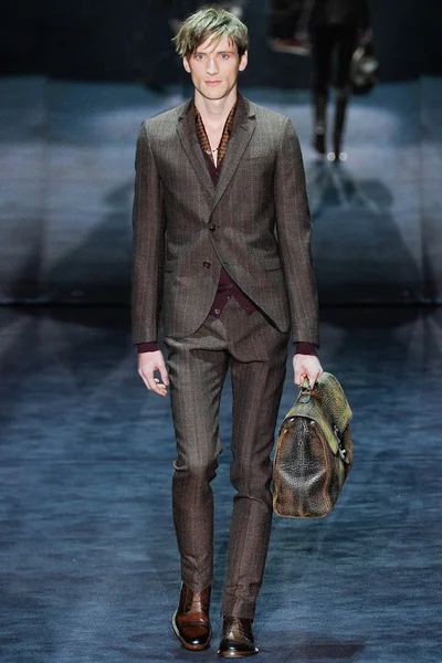 Look 13